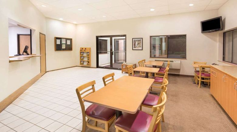 <b>Super 8 Bend Lobby</b>. Images powered by <a href="https://iceportal.shijigroup.com/" title="IcePortal" target="_blank">IcePortal</a>.