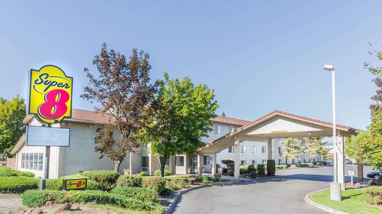 <b>Super 8 Bend Exterior</b>. Images powered by <a href="https://iceportal.shijigroup.com/" title="IcePortal" target="_blank">IcePortal</a>.