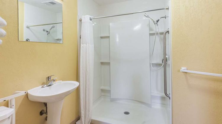 Days Inn by Wyndham Pittsburgh Room