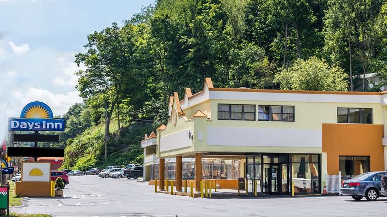 <b>Days Inn by Wyndham Pittsburgh Exterior</b>. Images powered by <a href="https://iceportal.shijigroup.com/" title="IcePortal" target="_blank">IcePortal</a>.