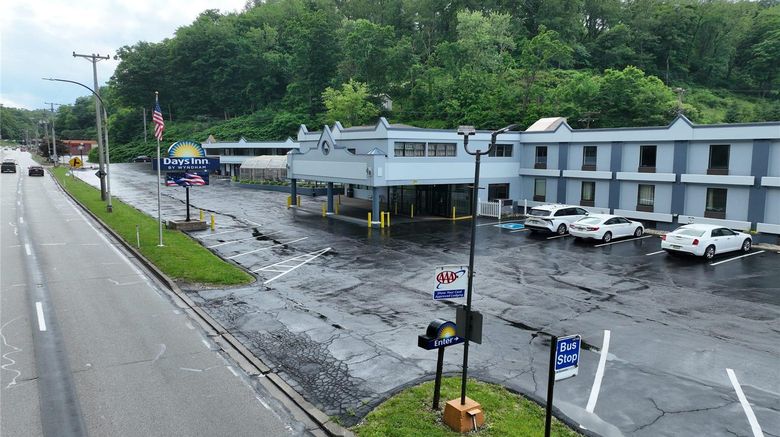 <b>Days Inn by Wyndham Pittsburgh Exterior</b>. Images powered by <a href="https://iceportal.shijigroup.com/" title="IcePortal" target="_blank">IcePortal</a>.