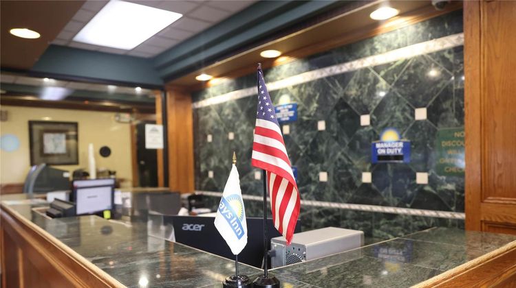Days Inn by Wyndham Pittsburgh Lobby