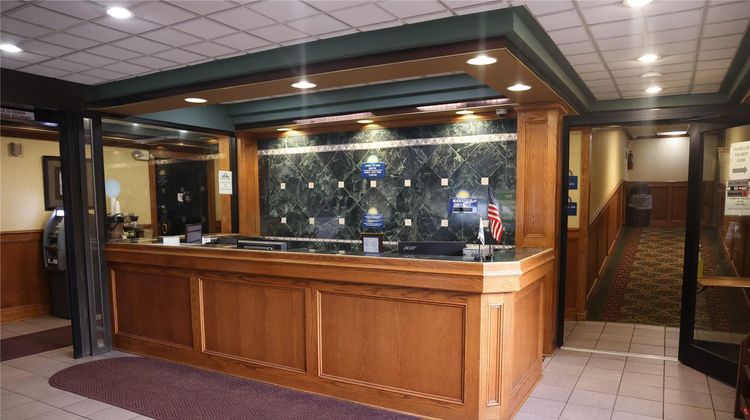 Days Inn by Wyndham Pittsburgh Lobby