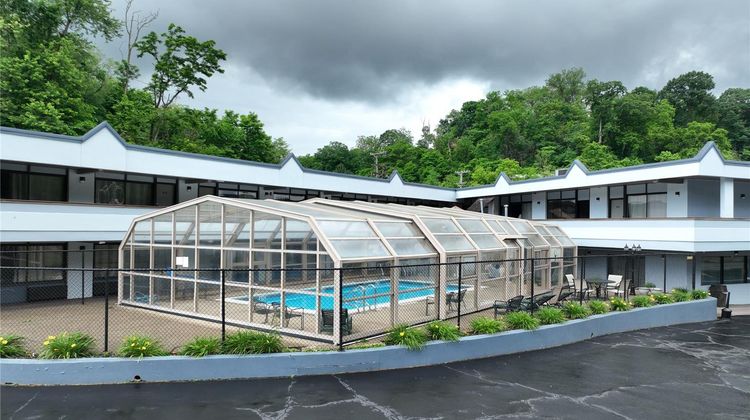 Days Inn by Wyndham Pittsburgh Pool