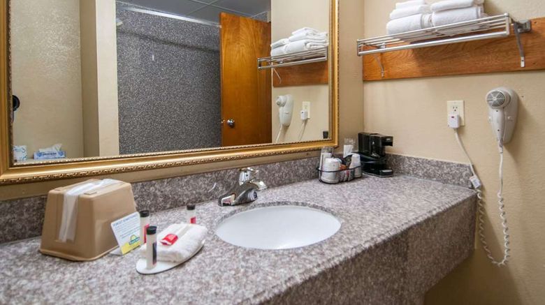 <b>Days Inn Pauls Valley Room</b>. Images powered by <a href="https://iceportal.shijigroup.com/" title="IcePortal" target="_blank">IcePortal</a>.