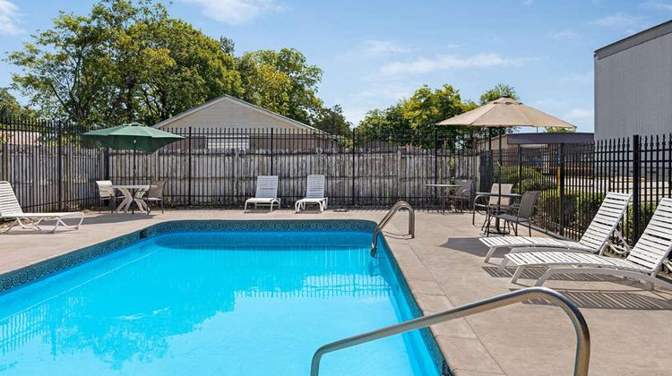 Days Inn Demopolis Pool