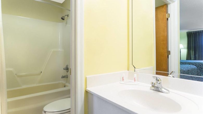 <b>Days Inn Lamont/Monticello Room</b>. Images powered by <a href="https://iceportal.shijigroup.com/" title="IcePortal" target="_blank">IcePortal</a>.