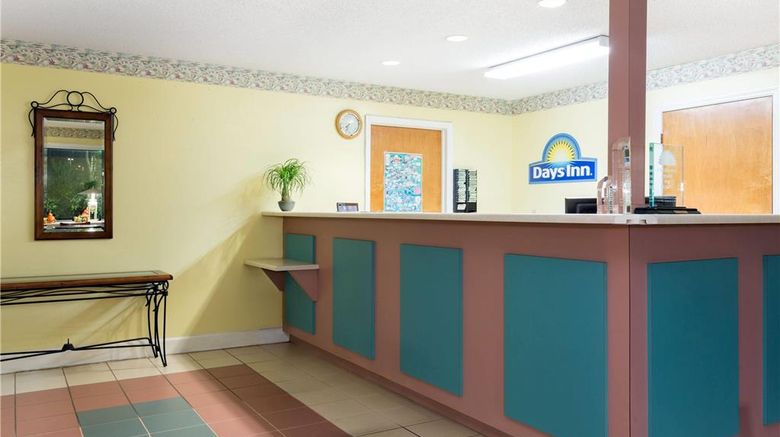 <b>Days Inn Lamont/Monticello Lobby</b>. Images powered by <a href="https://iceportal.shijigroup.com/" title="IcePortal" target="_blank">IcePortal</a>.