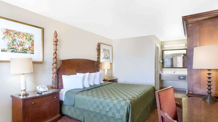 Days Inn Kingman East Room