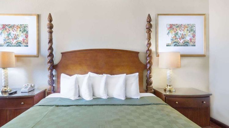 Days Inn Kingman East Room