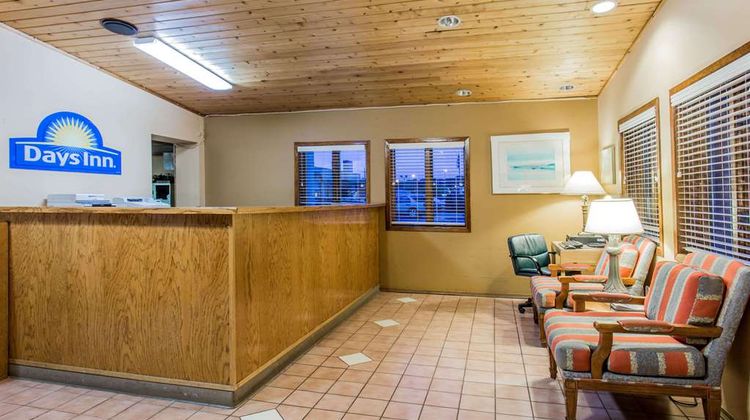 Days Inn West Allis/Milwaukee Lobby