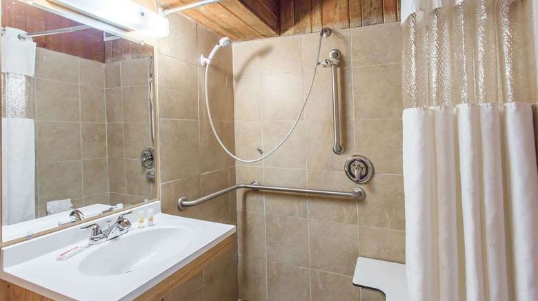 <b>Days Inn West Allis/Milwaukee Room</b>. Images powered by <a href="https://iceportal.shijigroup.com/" title="IcePortal" target="_blank">IcePortal</a>.