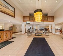 Wingate by Wyndham Calgary South Lobby