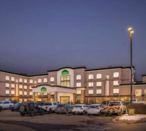 Wingate by Wyndham Calgary South Exterior
