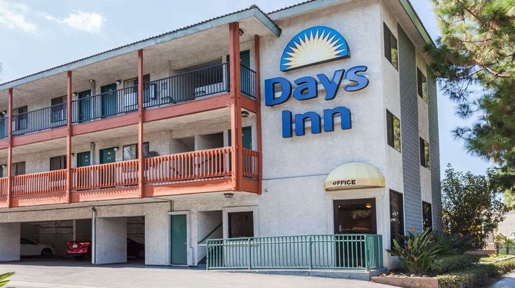 Days Inn by Wyndham Anaheim West Exterior