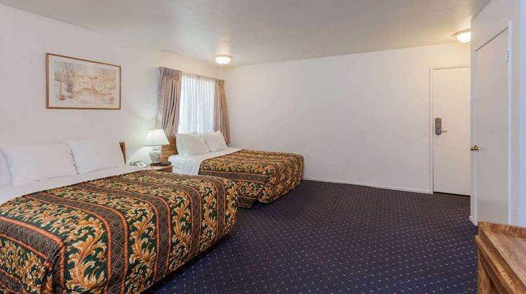 Days Inn by Wyndham Anaheim West Room