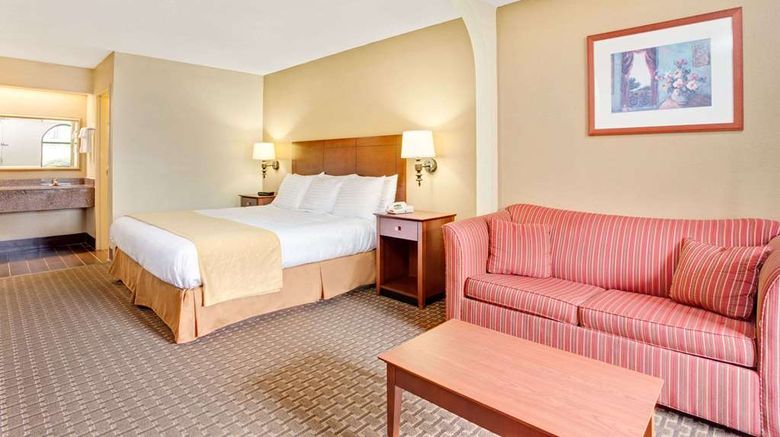 <b>Days Inn & Suites Stockbridge South ATL Room</b>. Images powered by <a href="https://iceportal.shijigroup.com/" title="IcePortal" target="_blank">IcePortal</a>.