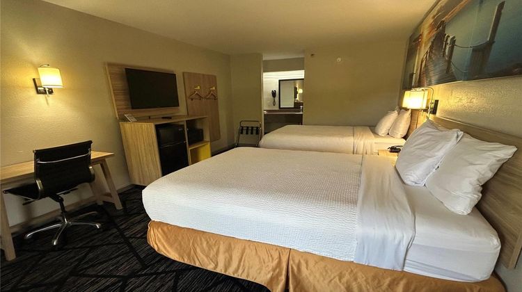 Days Inn & Suites Stockbridge South ATL Room