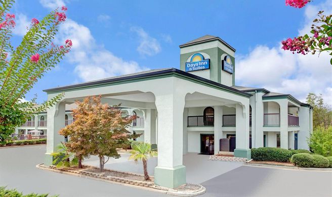Days Inn & Suites Stockbridge South ATL Exterior