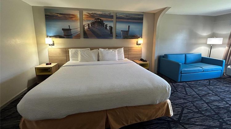 Days Inn & Suites Stockbridge South ATL Room