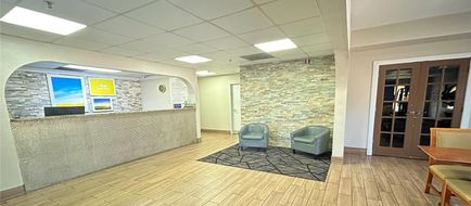 Days Inn & Suites Stockbridge South ATL Lobby