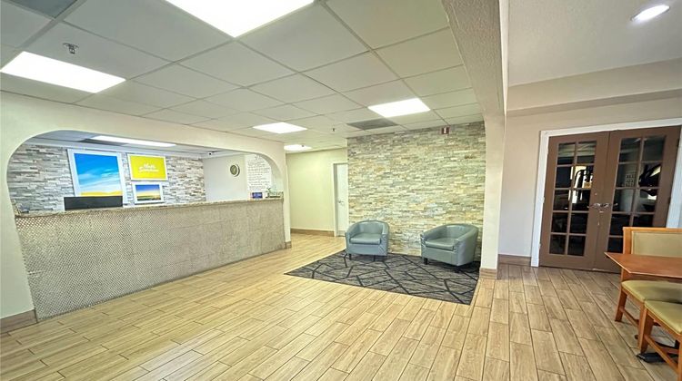 Days Inn & Suites Stockbridge South ATL Lobby