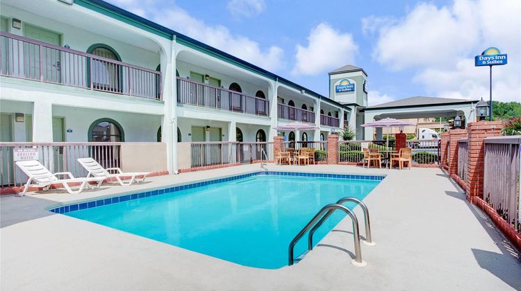 Days Inn & Suites Stockbridge South ATL Pool
