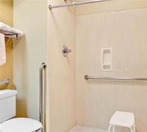 Days Inn & Suites Stockbridge South ATL Room