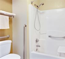 Days Inn & Suites Stockbridge South ATL Room
