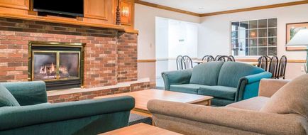 Super 8 Sheldon Lobby