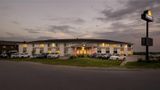 <b>Days Inn York Exterior</b>. Images powered by <a href="https://iceportal.shijigroup.com/" title="IcePortal" target="_blank">IcePortal</a>.
