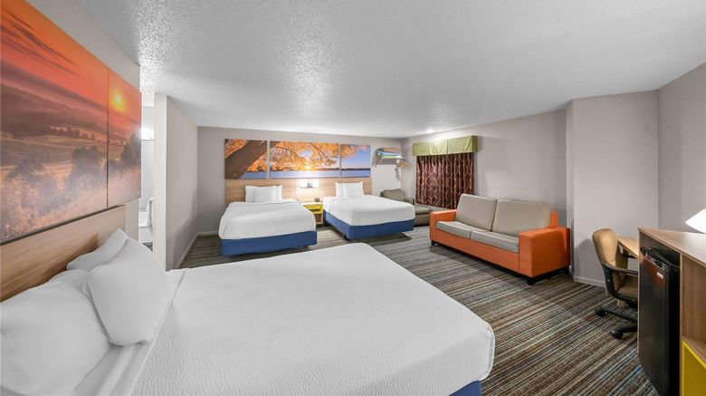 <b>Days Inn York Suite</b>. Images powered by <a href="https://iceportal.shijigroup.com/" title="IcePortal" target="_blank">IcePortal</a>.
