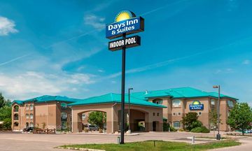 Days Inn & Suites Brandon