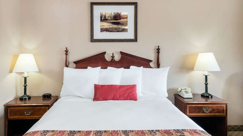 <b>Days Inn by Wyndham Show Low Room</b>. Images powered by <a href="https://iceportal.shijigroup.com/" title="IcePortal" target="_blank">IcePortal</a>.