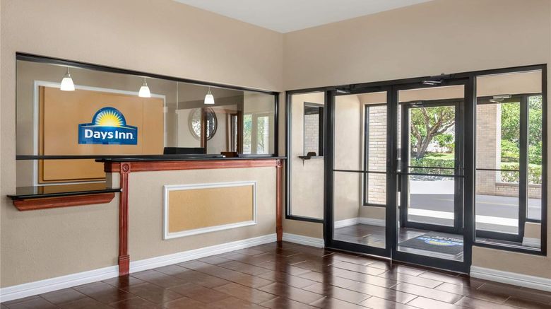 <b>Days Inn San Antonio Northwest Lobby</b>. Images powered by <a href="https://iceportal.shijigroup.com/" title="IcePortal" target="_blank">IcePortal</a>.
