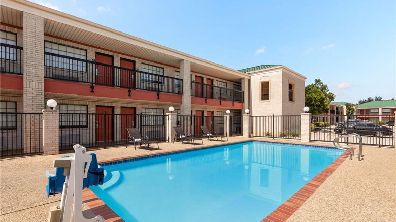 <b>Days Inn San Antonio Northwest Pool</b>. Images powered by <a href="https://iceportal.shijigroup.com/" title="IcePortal" target="_blank">IcePortal</a>.