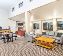Days Inn Pueblo Lobby