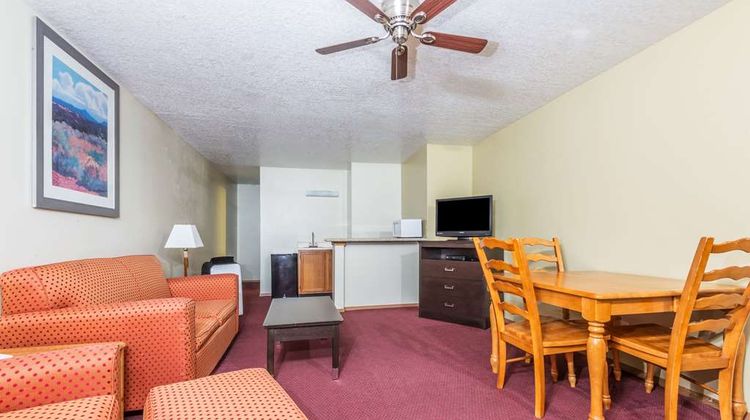 Days Inn Pueblo Suite