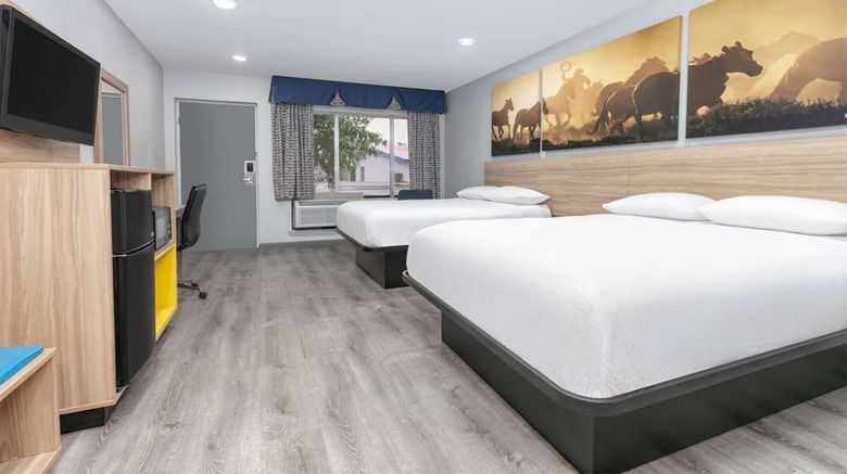<b>Days Inn South Fort Worth Room</b>. Images powered by <a href="https://iceportal.shijigroup.com/" title="IcePortal" target="_blank">IcePortal</a>.
