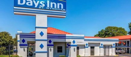 Days Inn South Fort Worth Exterior