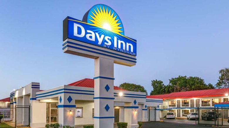 <b>Days Inn South Fort Worth Exterior</b>. Images powered by <a href="https://iceportal.shijigroup.com/" title="IcePortal" target="_blank">IcePortal</a>.
