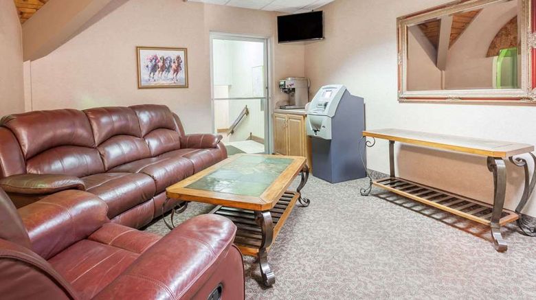 <b>Days Inn & Suites Lexington Lobby</b>. Images powered by <a href="https://iceportal.shijigroup.com/" title="IcePortal" target="_blank">IcePortal</a>.