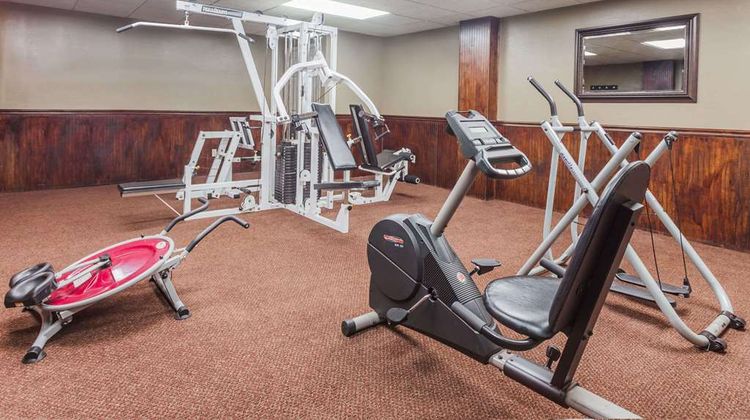 Days Inn & Suites Lexington Health