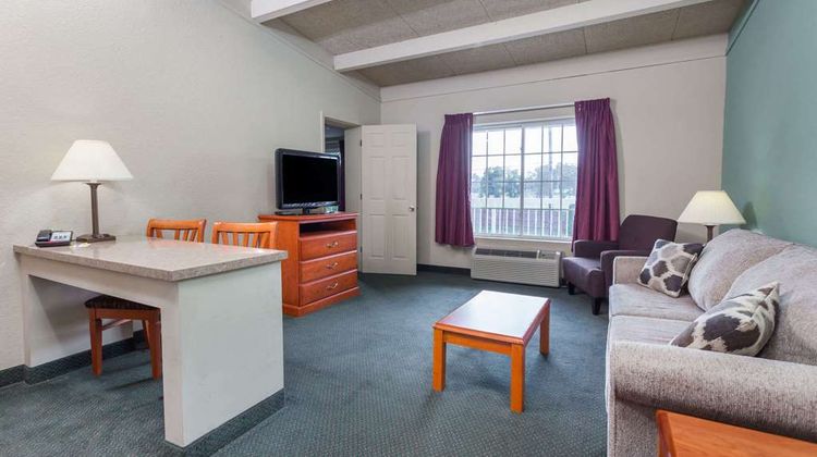 Days Inn & Suites Lexington Room
