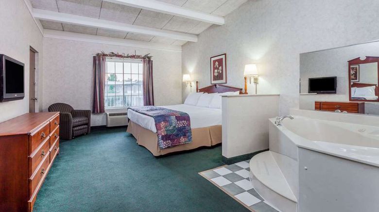 <b>Days Inn & Suites Lexington Suite</b>. Images powered by <a href="https://iceportal.shijigroup.com/" title="IcePortal" target="_blank">IcePortal</a>.