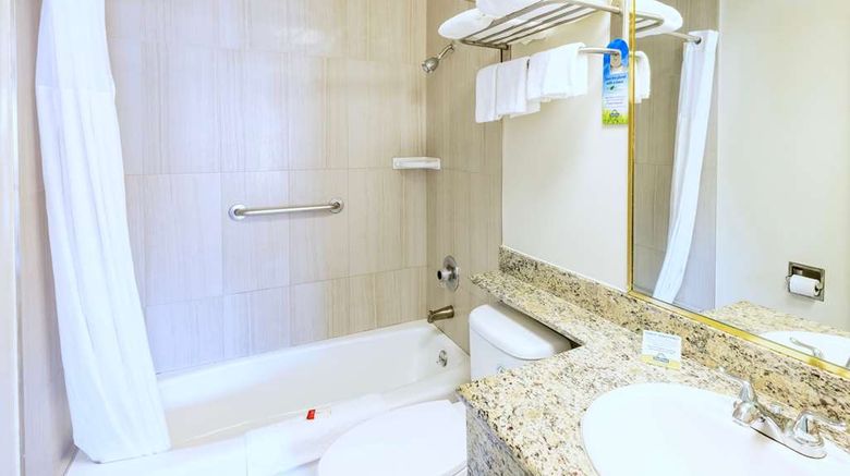 <b>Days Inn Santa Monica Los Angeles Room</b>. Images powered by <a href="https://iceportal.shijigroup.com/" title="IcePortal" target="_blank">IcePortal</a>.