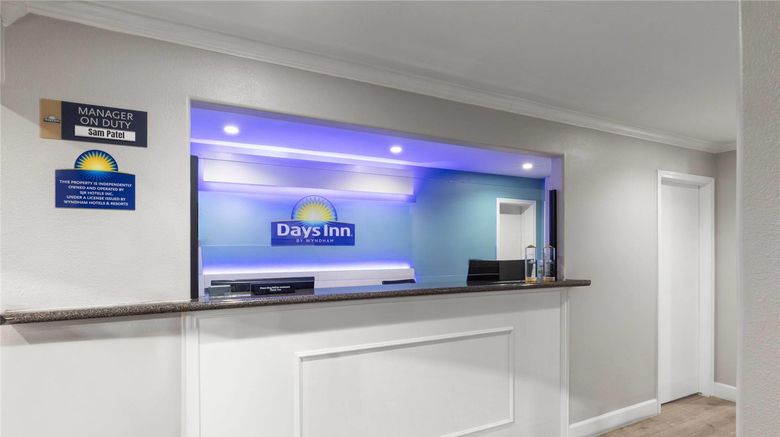 <b>Days Inn Temple Lobby</b>. Images powered by <a href="https://iceportal.shijigroup.com/" title="IcePortal" target="_blank">IcePortal</a>.