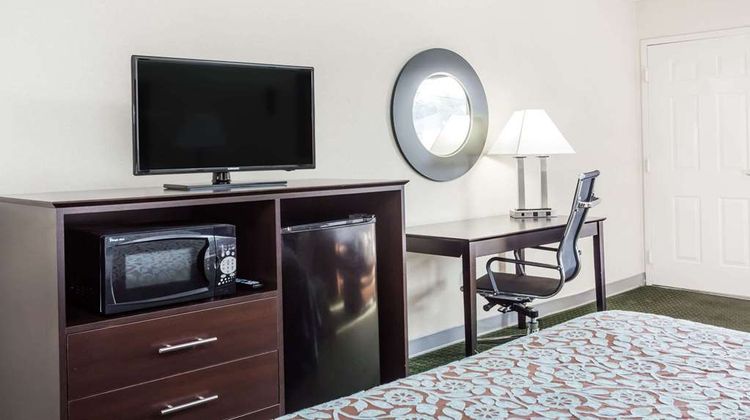 Days Inn Hendersonville Suite