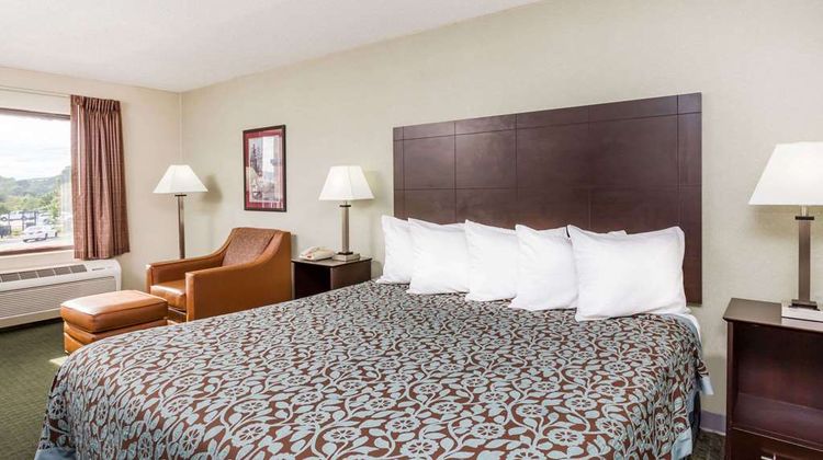 Days Inn Hendersonville Suite
