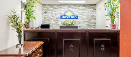 Days Inn Hendersonville Lobby